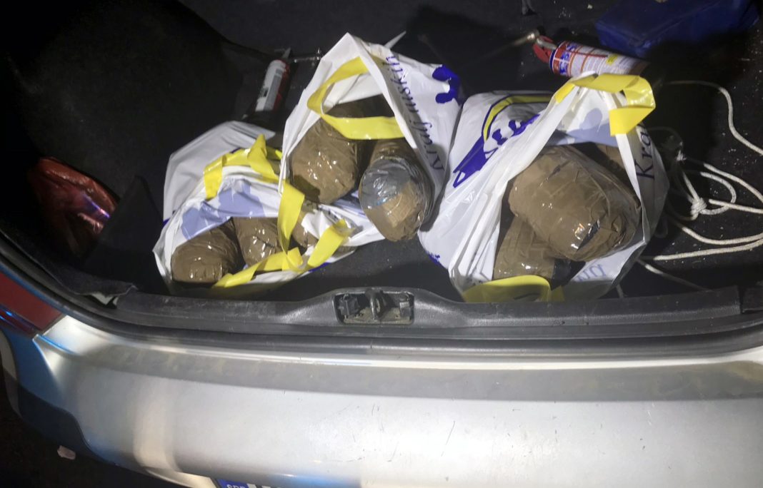 /-/indeksonline.rs/-/-hapsenja-u-beogradu-i-na-auto-putu!-zaplenjeno-20-kilograma-marihuane-(foto)
