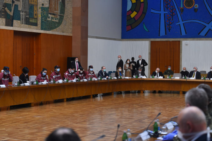 -srbija:-rekordan-broj-novozarazenih,-jos-467-osoba-obolelo