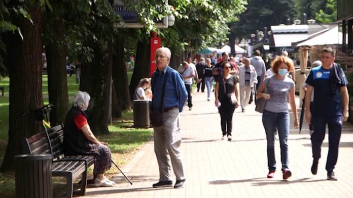 -vrnjacka-banja-puna-gostiju-uprkos-vanrednoj-situaciji -vrnjacka-banja-puna-gostiju-uprkos-vanrednoj-situaciji