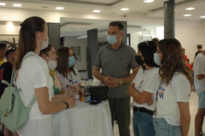 -gradonacelnik-bisevac:-nemerljiv-doprinos-volontera-u-borbi-protiv-covida