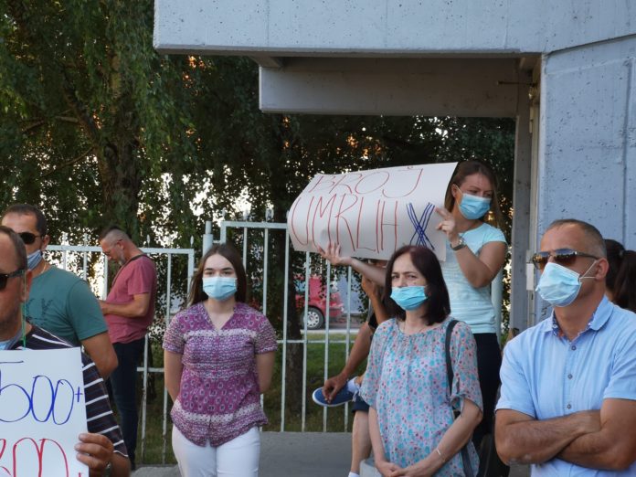 -protesti-ispred-ob-novi-pazar-i-dans-od-18-sati