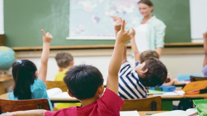 u-skolama-nove-mere:-djaci-koji-budu-dolazili-u-skolu-morace-da-nose-maske-–-najavljene-su-i-kazne u-skolama-nove-mere:-djaci-koji-budu-dolazili-u-skolu-morace-da-nose-maske-–-najavljene-su-i-kazne