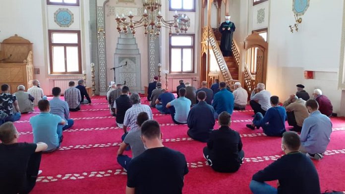 dzamije-od-sutra-ponovo-otvorene-za-vernike,-ali-uz-postovanje-mera dzamije-od-sutra-ponovo-otvorene-za-vernike,-ali-uz-postovanje-mera