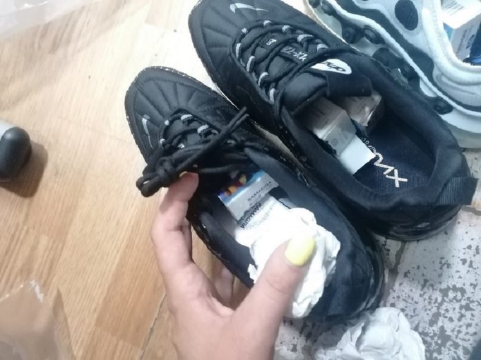 -kod-novopazarca-u-kamionu-pronadjene-svercovane-patike-i-kamagra-(foto)