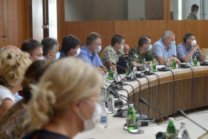 -u-srbiji-pet-osoba-preminulo-od-virusa-korona-u-poslednja-24-sata,-novozarazenih-238 -u-srbiji-pet-osoba-preminulo-od-virusa-korona-u-poslednja-24-sata,-novozarazenih-238