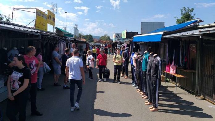 kao-nekada:-dobra-poseta-na-robnoj-pijaci,-prodavci-uglavnom-zadovoljni kao-nekada:-dobra-poseta-na-robnoj-pijaci,-prodavci-uglavnom-zadovoljni