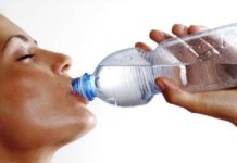 Nije važno samo da pijete dovoljne količine vode. Ovo su najčešće greške koje pravimo prilikom unosa tečnosti nije-vazno-samo-da-pijete-dovoljne-kolicine-vode.-ovo-su-najcesce-greske-koje-pravimo-prilikom-unosa-tecnosti