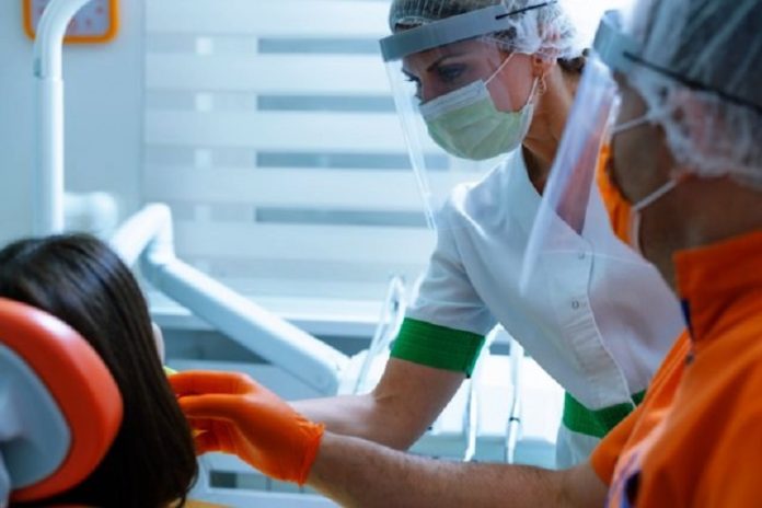 vece-su-sanse-da-se-zarazite-koronom-u-gradskom-prevozu-nego-kod-zubara vece-su-sanse-da-se-zarazite-koronom-u-gradskom-prevozu-nego-kod-zubara