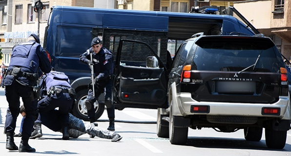 -beograd:-uhapsena-tri-lica-zbog-droge-i-oruzja -beograd:-uhapsena-tri-lica-zbog-droge-i-oruzja