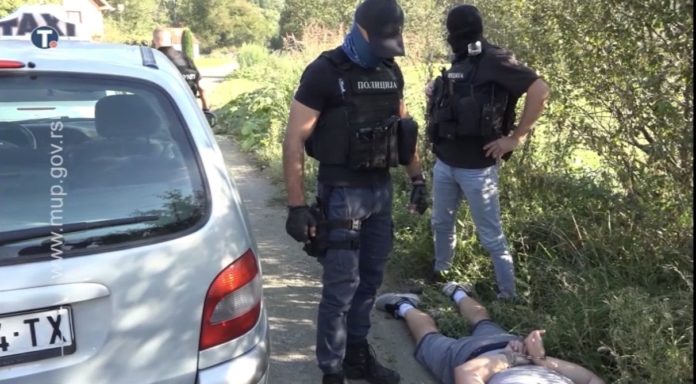 -zaplenjeno-30-kg-marihuane!-kraljevcanin-u-taksi-vozilu-svercovao-drogu-(video)