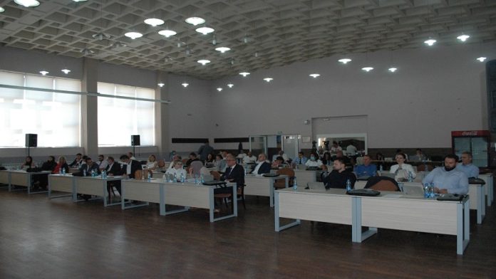 sednica-skupstine-jos-uvek-u-toku,-samo-usvajanje-dnevnog-reda-trajalo-duze-od-dva-sata