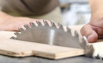 Jezivo: Žena koja je sama sebi odsekla ruku osuđena za prevaru jezivo:-zena-koja-je-sama-sebi-odsekla-ruku-osudjena-za-prevaru