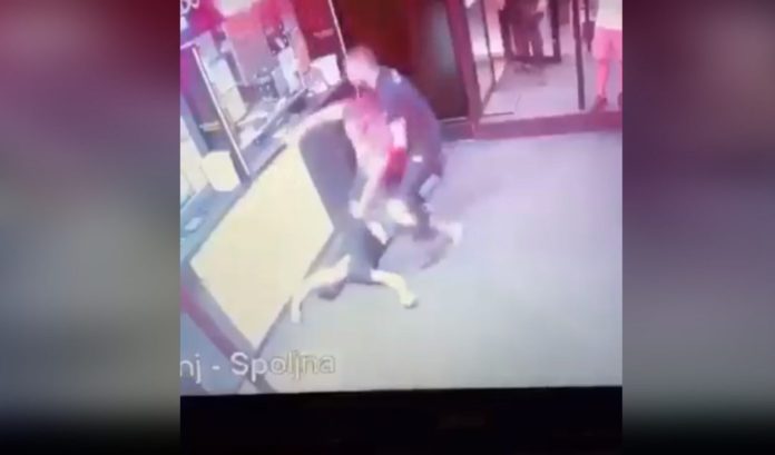 -policijska-potraga-za-muskarcem-koji-je-onesvescenom-mladicu-polomio-obe-ruke-(video)