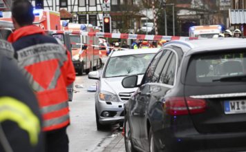 Nemačka: Autobus sleteo sa puta, tri osobe ozbiljno povređene -nemacka:-autobus-sleteo-sa-puta,-tri-osobe-ozbiljno-povredjene