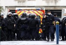 U napadu u pariskom predgrađu ubijeno četvoro dece i žena, pet osoba povređeno u-napadu-u-pariskom-predgradju-ubijeno-cetvoro-dece-i-zena,-pet-osoba-povredjeno