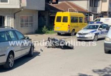 UDES AUTOMOBILA I MOTORA NA JALIJI: Jedno lice povređeno (FOTO) udes-automobila-i-motora-na-jaliji:-jedno-lice-povredjeno-(foto)