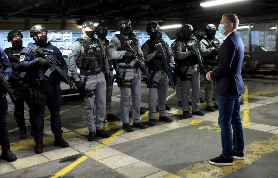 u-toku-velika-akcija-policije!-uhapseno-5-pripadnika-dve-kriminalne-grupe,-dvojica-u-bekstvu