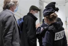 NOVI RASISTIČKI NAPAD U FRANCUSKOJ: Dve muslimanke izbodene ispod Ajfelovog tornja novi-rasisticki-napad-u-francuskoj:-dve-muslimanke-izbodene-ispod-ajfelovog-tornja