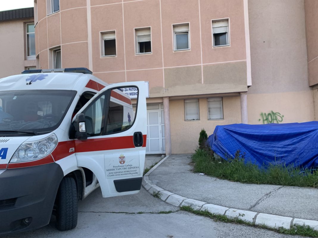 novi-pazar:-hospitalizovano-osam-pacijenata,-jedan-transportovan-za-kragujevac