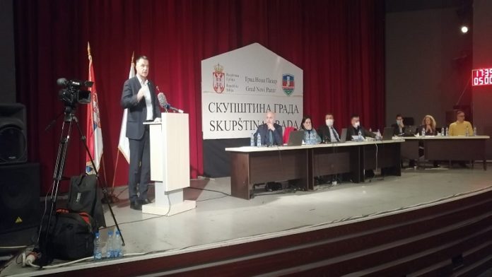 gradonacelnik-bisevac-sa-skupstinske-govornice:-komunicirajmo-jezikom-istine-dosledni-argumentaciji-i-demokratiji