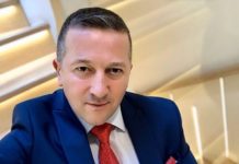 Nekada je bio voditelj Jutarnjeg programa, a sada je potpuno promenio profesiju! Reklamira odela čuvenog brenda Barbosa! (FOTO)