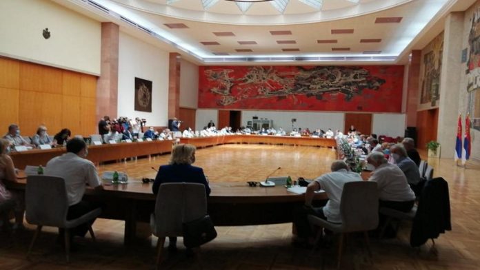 krizni-stab-zaseda-sutra-u-12-sati!-i-ovo-ce-biti-na-dnevnom-redu-a-vazno-je-za-roditelje-djaka krizni-stab-zaseda-sutra-u-12-sati!-i-ovo-ce-biti-na-dnevnom-redu-a-vazno-je-za-roditelje-djaka