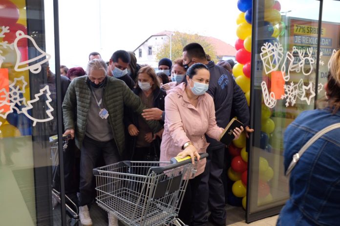 spahic:-policija-i-inspekcija-da-reaguju-na-guzvu-ispred-novootvorenog-lidla-u-novom-pazaru