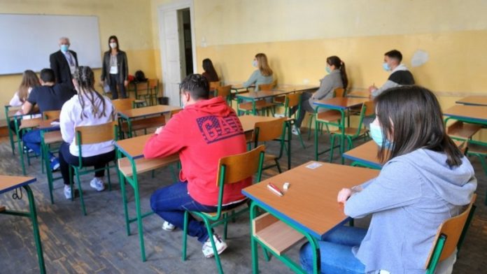 skole-i-dalje-rade,-nece-biti-karantina:-krizni-stab-danas-razmatra-nove-mere skole-i-dalje-rade,-nece-biti-karantina:-krizni-stab-danas-razmatra-nove-mere