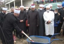 Postavljen kamen temeljac za izgradnju džamije i Islamskog centra postavljen-kamen-temeljac-za-izgradnju-dzamije-i-islamskog-centra
