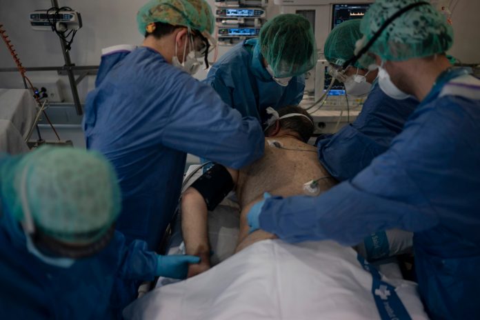 cacak:-hospitalizovano-200-pacijenata,-preminule-tri-osobe