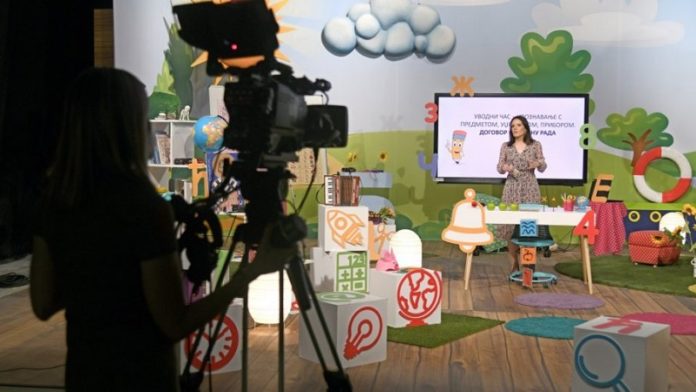 onlajn-nastava-od-danas:-stariji-osnovci-i-srednjoskolci-nastavu-prate-od-kuce onlajn-nastava-od-danas:-stariji-osnovci-i-srednjoskolci-nastavu-prate-od-kuce