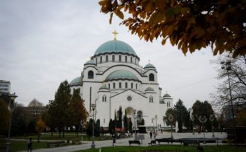 Mladja žena se bacila sa skele na hramu Svetog Save mladja-zena-se-bacila-sa-skele-na-hramu-svetog-save