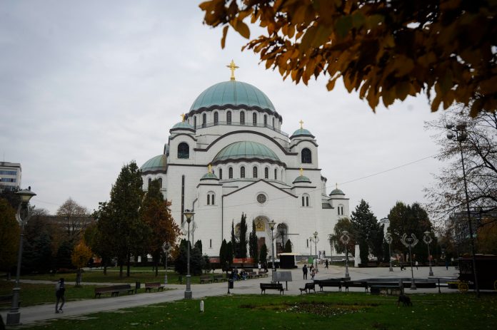 mladja-zena-se-bacila-sa-skele-na-hramu-svetog-save mladja-zena-se-bacila-sa-skele-na-hramu-svetog-save