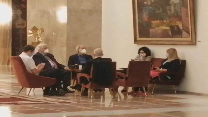 krizni-stab-zaseda-u-petak,-spremaju-se-nova-pravila!