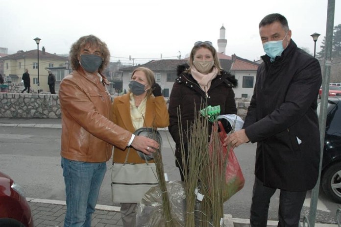 novi-pazar:-u-okviru-akcije-„zasadi-svoj-hlad“-podeljene-sadnice-jasena novi-pazar:-u-okviru-akcije-„zasadi-svoj-hlad“-podeljene-sadnice-jasena