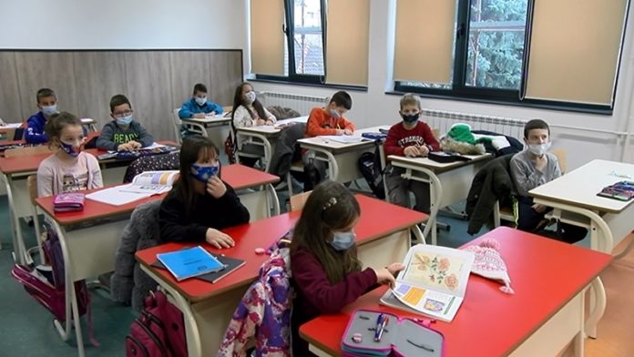 djaci-od-petka-na-zimskom-raspustu djaci-od-petka-na-zimskom-raspustu