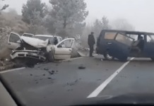 Stravičan udes kod Sjenice: Sudarili se kombi i auto stravican-udes-kod-sjenice:-sudarili-se-kombi-i-auto