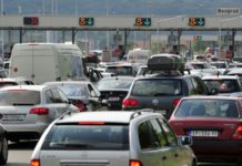 Saobraćaj umerenog intenziteta, putnička vozila na Batrovcima čekaju sat i po saobracaj-umerenog-intenziteta,-putnicka-vozila-na-batrovcima-cekaju-sat-i-po