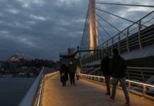 U Turskoj 257 preminulih i 15.197 novoobolelih od korone u-turskoj-257-preminulih-i-15.197-novoobolelih-od-korone