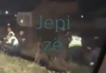 HAOS NA PUTU MITROVICA-PRIŠTINA! Tuča nakon udesa, nasrnuli palicama i na policiju haos-na-putu-mitrovica-pristina!-tuca-nakon-udesa,-nasrnuli-palicama-i-na-policiju