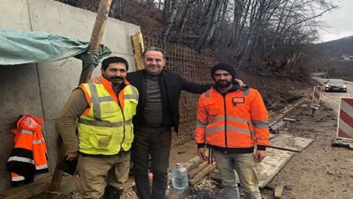 rasim-ljajic-sa-radnicima-na-izgradnji-puta-novi-pazar-tutin rasim-ljajic-sa-radnicima-na-izgradnji-puta-novi-pazar-tutin