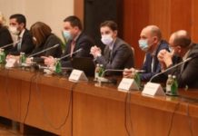 Krizni štab prelomio: Evo koje mere OSTAJU NA SNAZI i šta je odlučeno za škole krizni-stab-prelomio:-evo-koje-mere-ostaju-na-snazi-i-sta-je-odluceno-za-skole