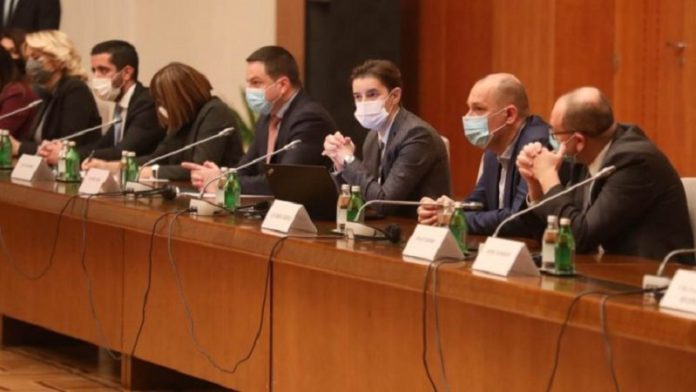 krizni-stab-prelomio:-evo-koje-mere-ostaju-na-snazi-i-sta-je-odluceno-za-skole