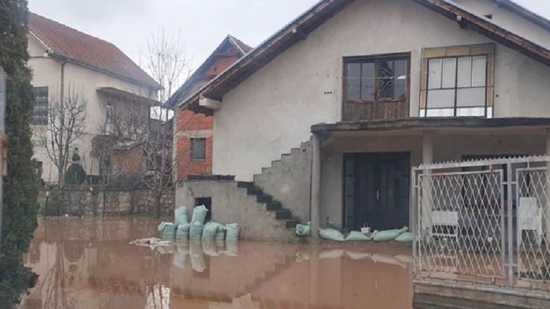 poplave-na-jugoistoku-srbije,-u-prekidu-zeleznicki-i-drumski-saobracaj