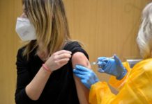 UMMR: Novinari i medijski radnici moraju biti na listi prioriteta za vakcinaciju ummr:-novinari-i-medijski-radnici-moraju-biti-na-listi-prioriteta-za-vakcinaciju