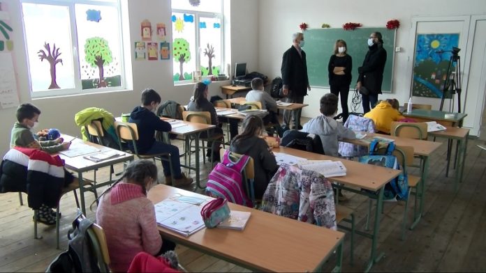 skola-u-muhovu-–-niska-od-20-bisera