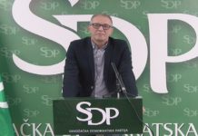 Iz SDP-a zabrinuti zbog situacije u Sjenici gdje je smanjenj broj odjeljenja na bosanskom i bužet za BNV iz-sdp-a-zabrinuti-zbog-situacije-u-sjenici-gdje-je-smanjenj-broj-odjeljenja-na-bosanskom-i-buzet-za-bnv