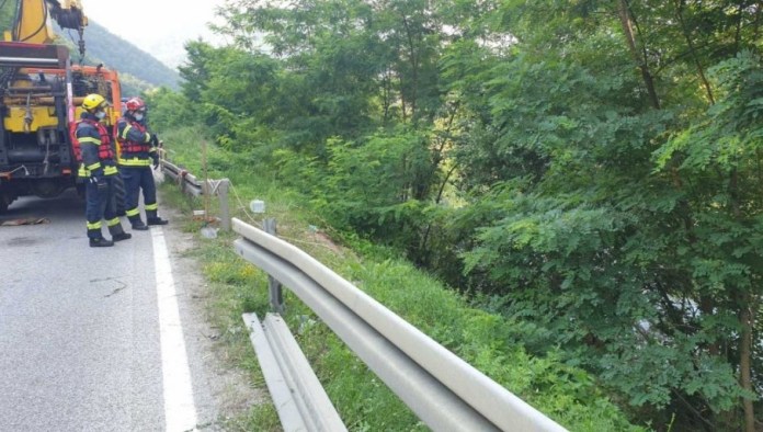 teska-nesreca-kod-prijepolja!-automobil-sleteo-u-lim,-nestao-vozac teska-nesreca-kod-prijepolja!-automobil-sleteo-u-lim,-nestao-vozac