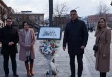 Polaganjem cvijeća rukovodstvo Novog Pazara obilježilo godišnjicu smrti Srđana Aleksića polaganjem-cvijeca-rukovodstvo-novog-pazara-obiljezilo-godisnjicu-smrti-srdjana-aleksica