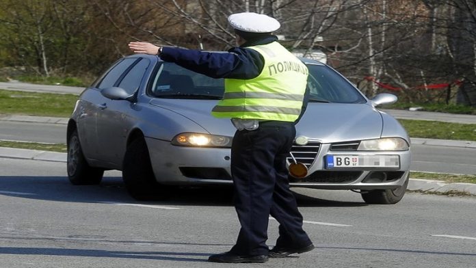 kazna-trenutno-iskljucenje-iz-saobracaja-i-oduzimanje-tablica:-mup-upozorava-vozace-na-to-sta-ce-pojacano-da-kontrolise